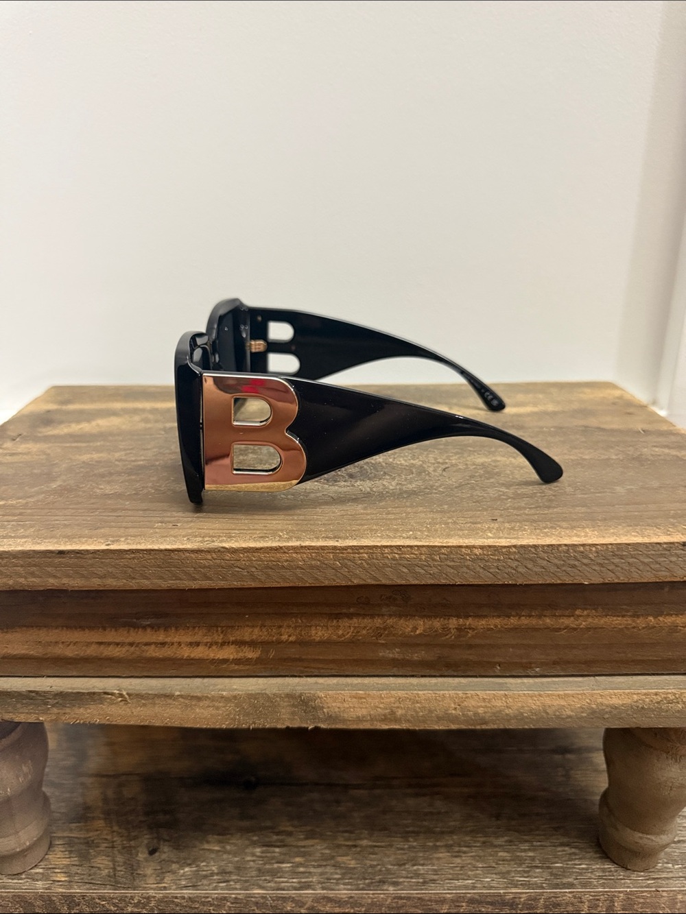 Burberry Frith BE4312 Oversized Square Sunglasses - Black/Gold - Picture 7 of 10